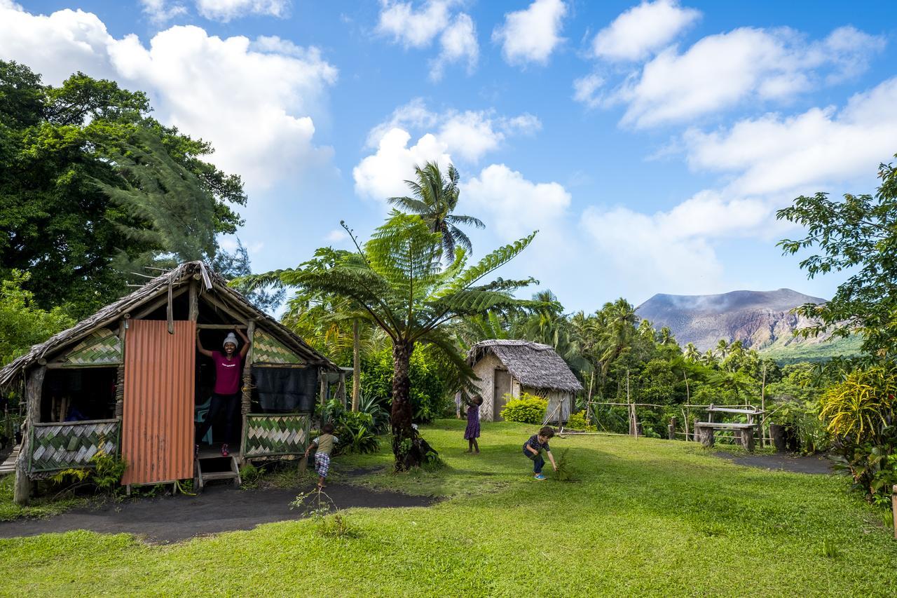 Castle Tree House And Bungalow White Sands Exteriör bild