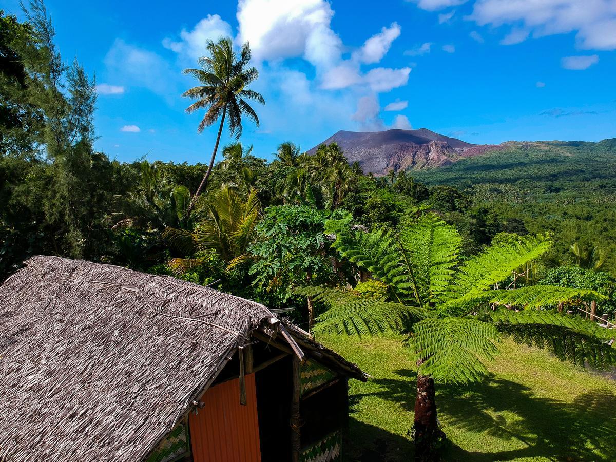 Castle Tree House And Bungalow White Sands Exteriör bild